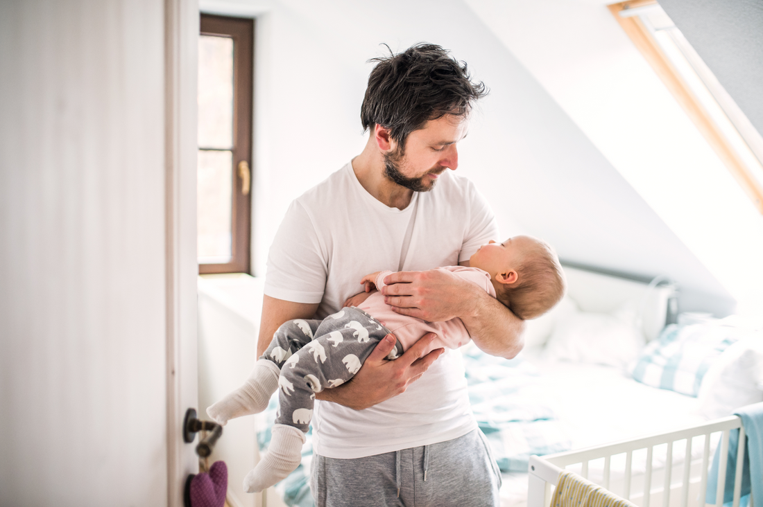 Who Should Put Baby To Bed?